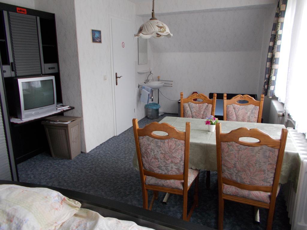 Gaststatte Und Pension Skiklause Klingenthal Exterior photo